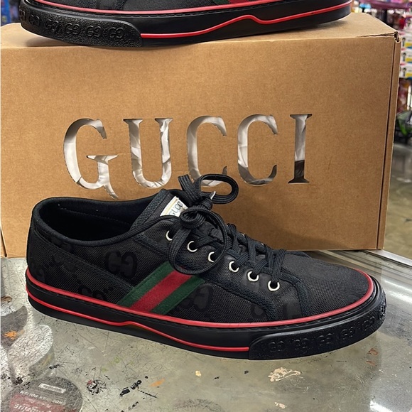 Designer Gucci Shoes. Size 10. Semi-used.. shoes were wears about three times - Picture 2 of 8
